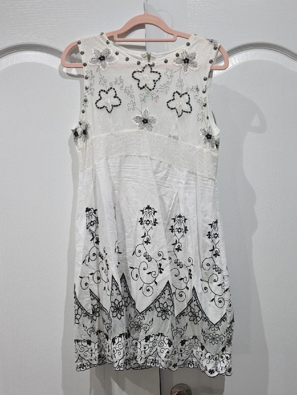 GG Collection White Mini Dress with Black Embroidery